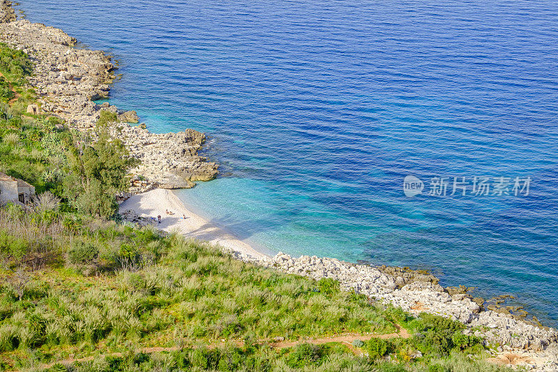 Cala dell'Uzzo位于意大利西西里岛西北部的自然保护区，绵延约7公里的原始海岸线。